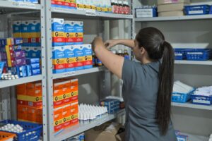 Leia mais sobre o artigo Prefeitura e SEMSA garantem reposição semanal de itens da Farmácia Central do Município